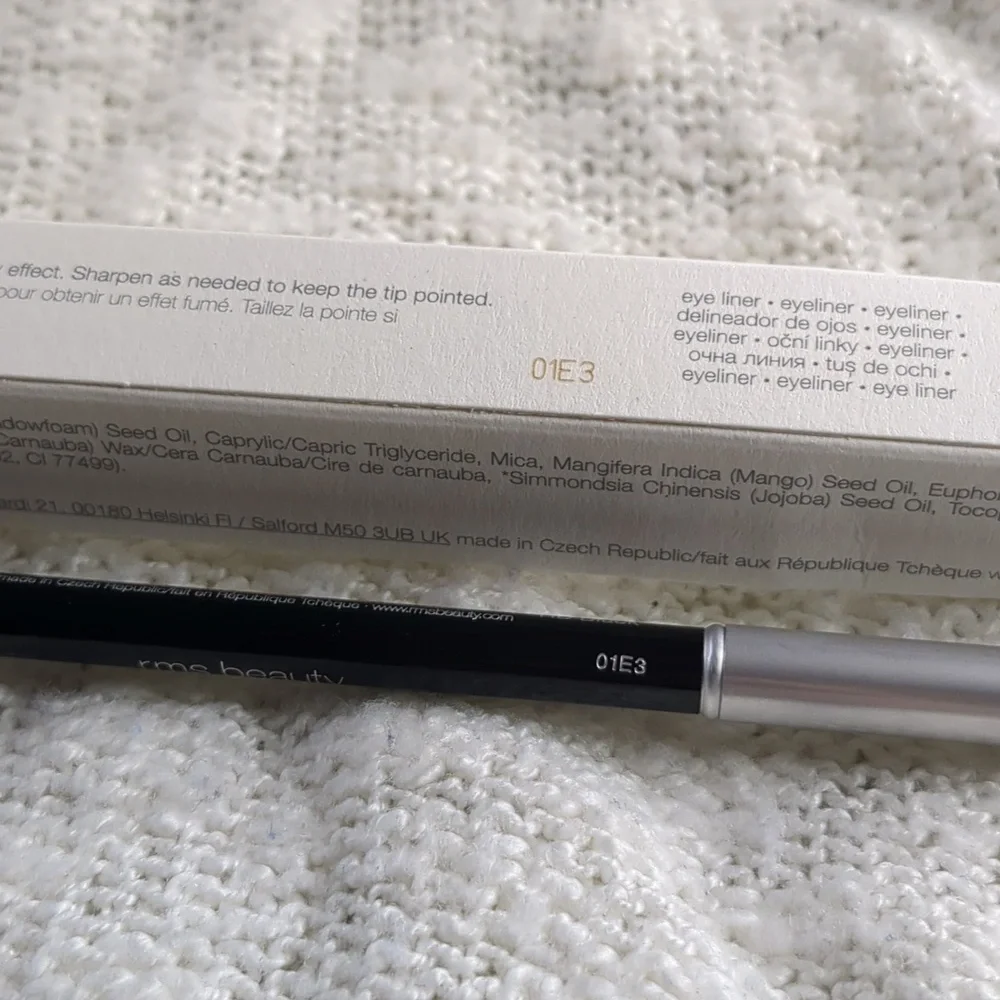 RMS Beauty Straight Line Kohl Eye Pencil in Black, 1.08g/0.038oz
